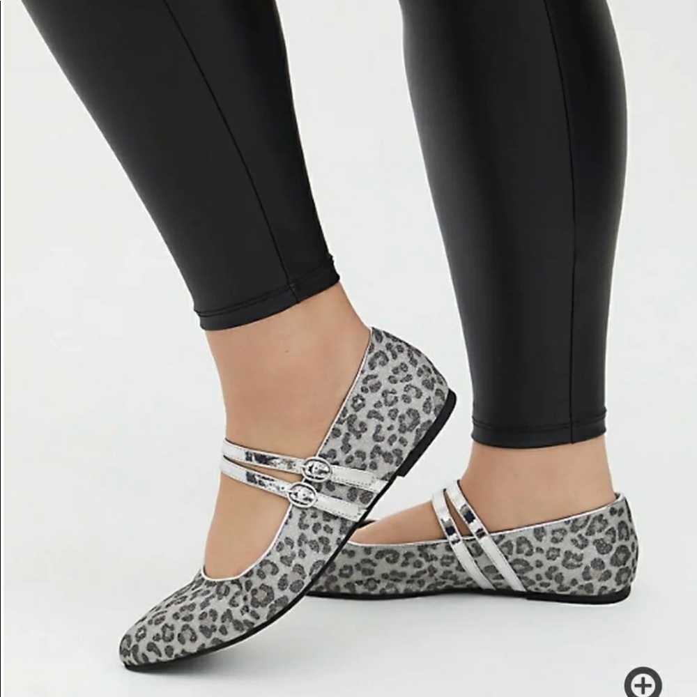 Torrid Women's Mary Jane 2 Strap Flats Sz. 7W